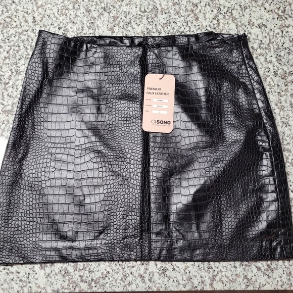 Black Faux Leather Mini Skirt Crocodile Print SZ Large - Picture 2 of 4